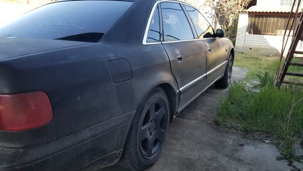 Автомобиль Ауди А8