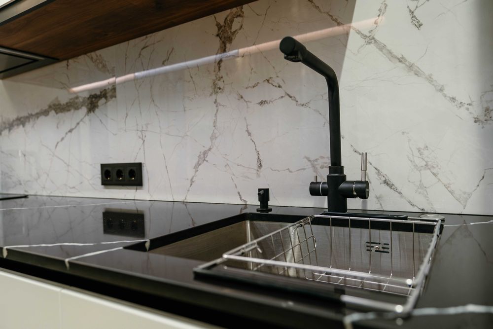 Файна Таун, 1-кім. Власник