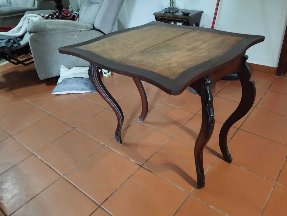 Mesa de jogo antiga