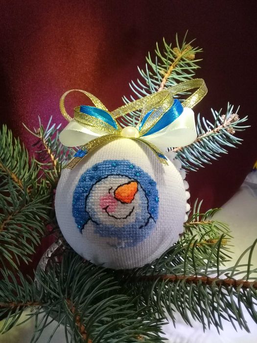 Вишиті новорічні кулі набір