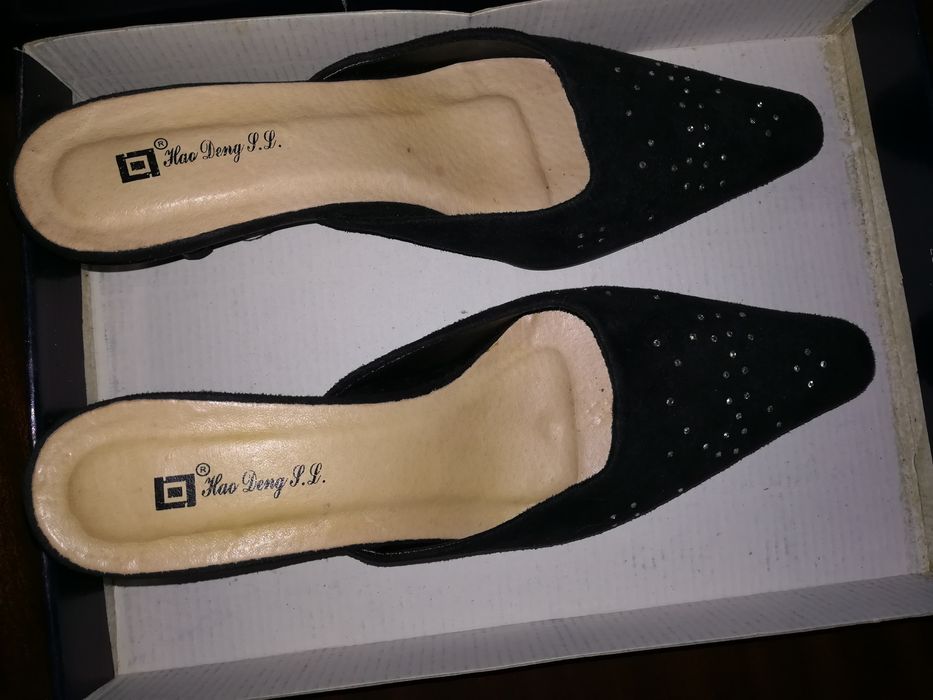 Sapatos chinelo novos