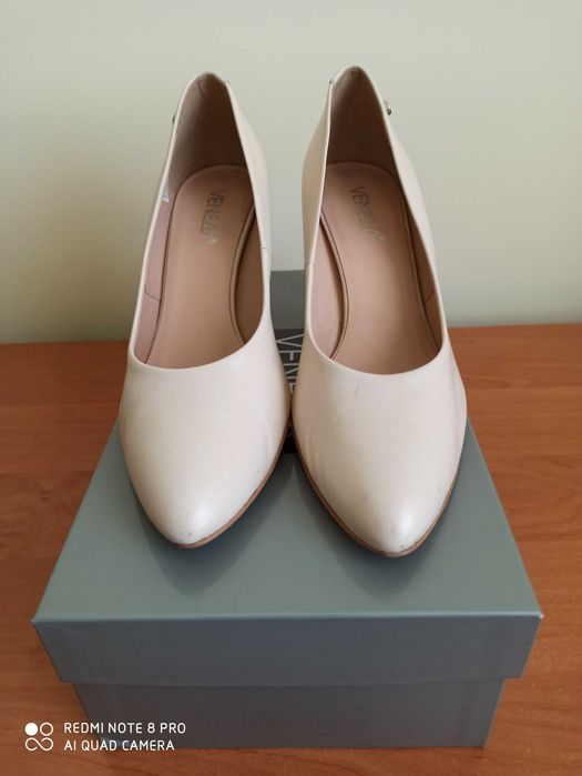 Buty na obcasie Venezia r.39 beżowe