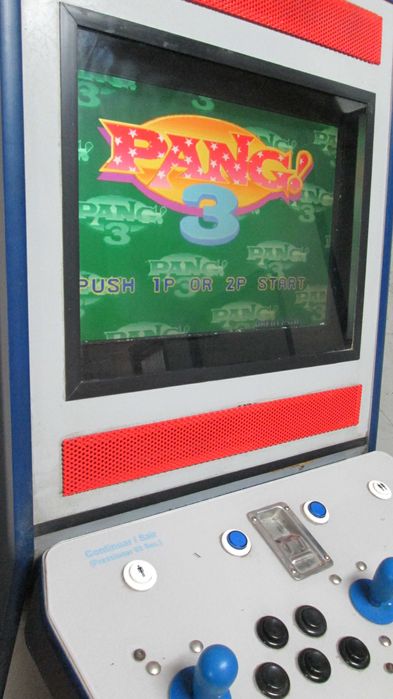 Máquina arcade com 1299 jogos  como nova, damos garantia
