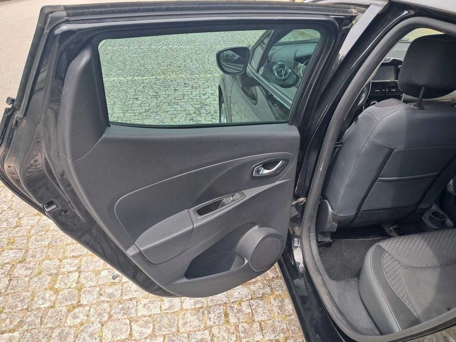 Renaul Clio só 9.000 euros