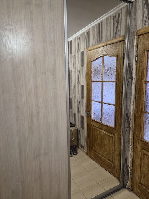 Продам 1 кімнатну Заливна, меблі,  техніка.