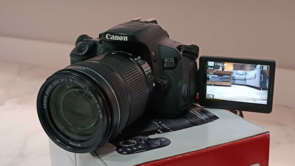 Фотокамера Canon EOS 650D KIT EF-S 18-135 мм f/3,5-5,6 IS STM