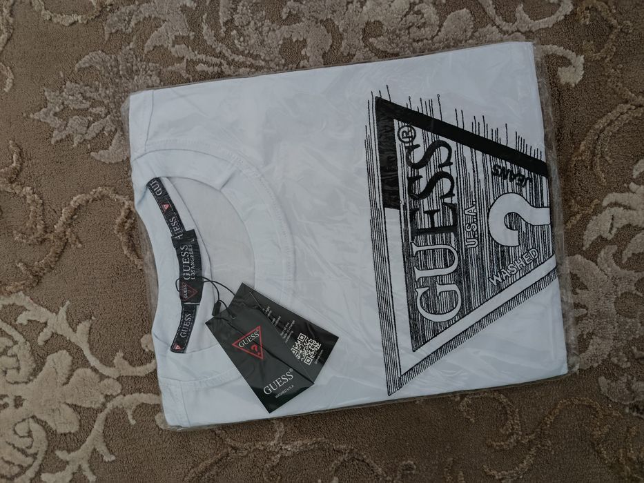 T-shirt męski marki Guess, biały L