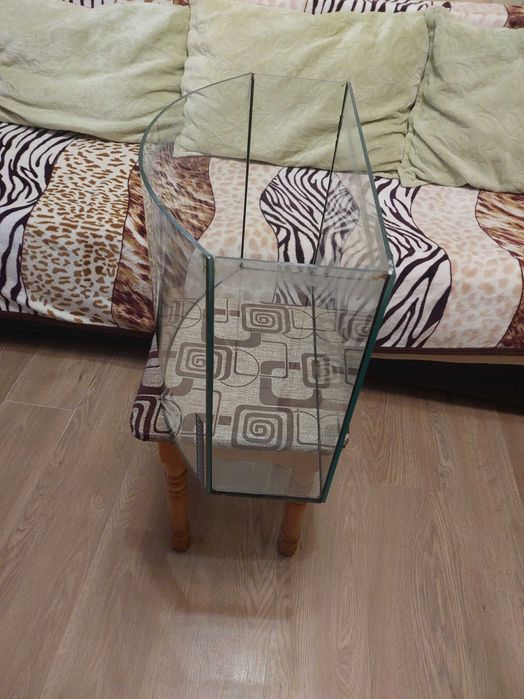 Акваріум для рибок овальний