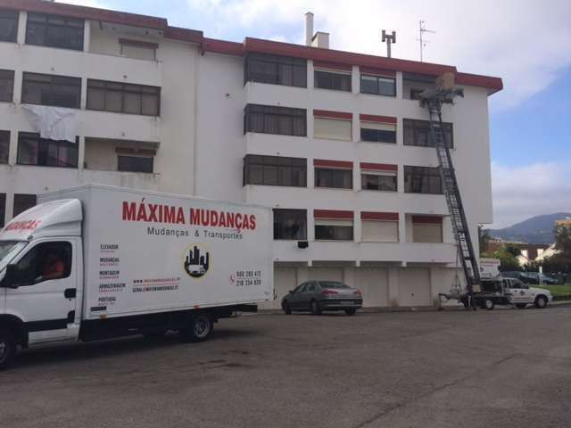 Mudanças Algés Oeiras Alfragide/Aluguer de Box/Guarda Moveis.