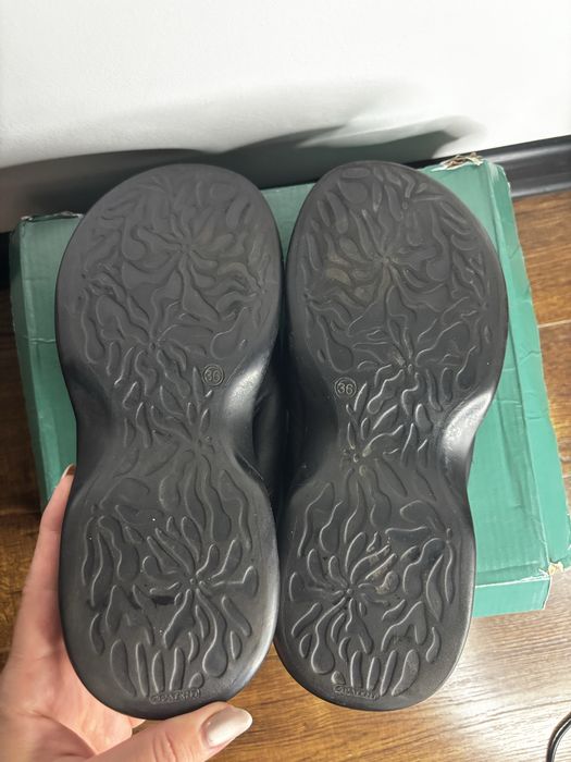 Продам босоніжки з натур.шкіри 36 розмір!!