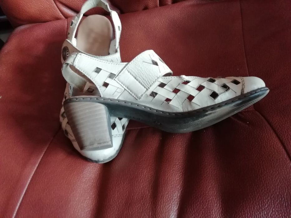 Buty damskie że skóry na słupku