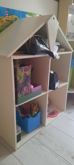 Domek lub półka na biurko