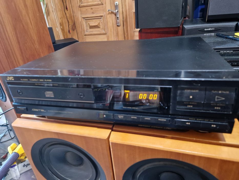 Odtwarzacz plyt CD JVC