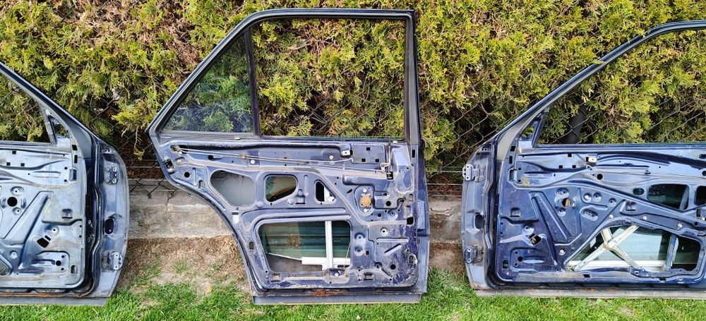 Komplet Drzwi 366 AZURITBLAU Mercedes Benz w124