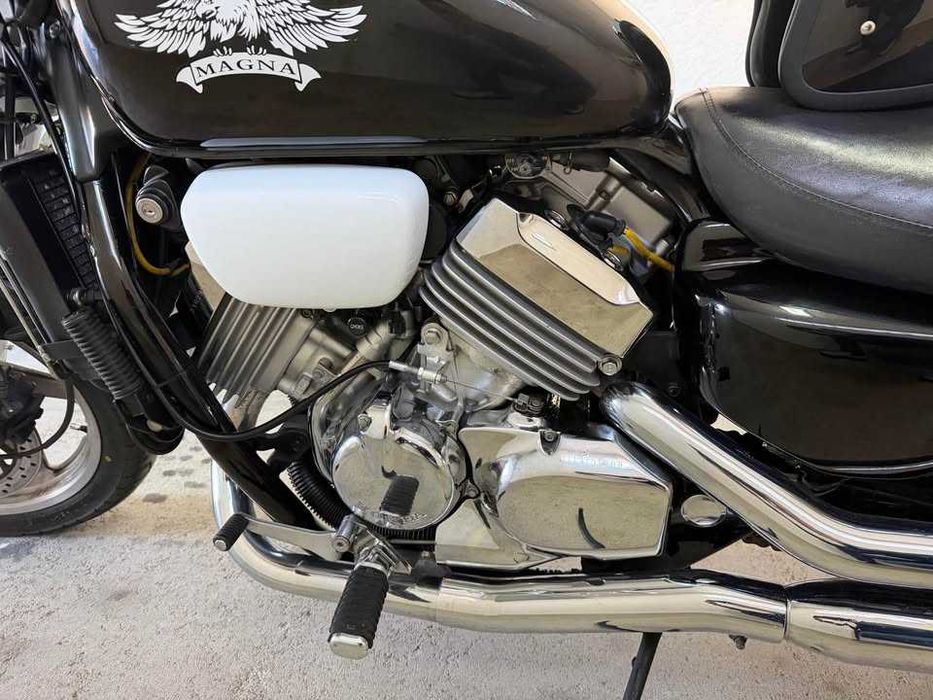 Honda VF750C Magna - Impecável