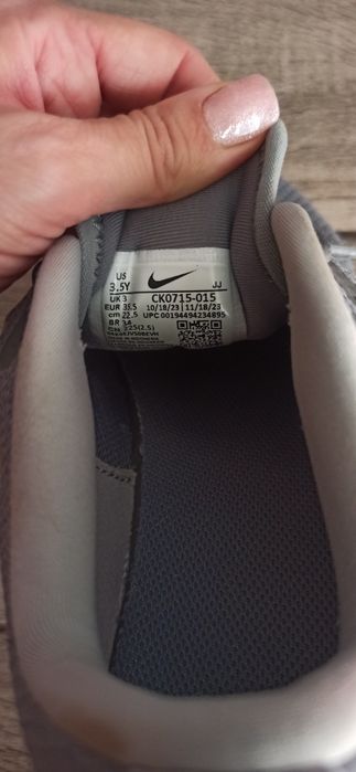 продам кросівки жіночі Nike