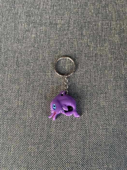 Брелок дельфін фіолетовий