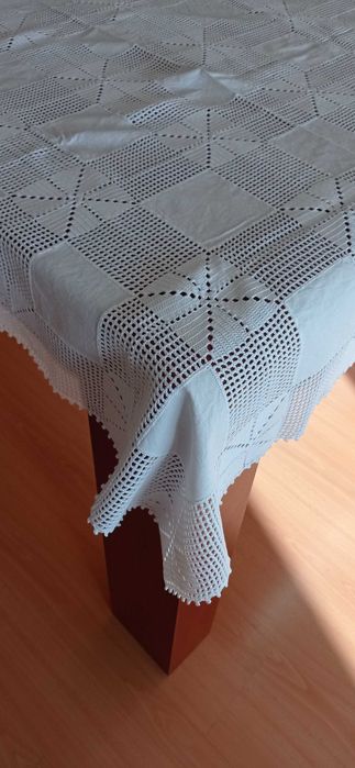 Toalha quadrada em linho e renda