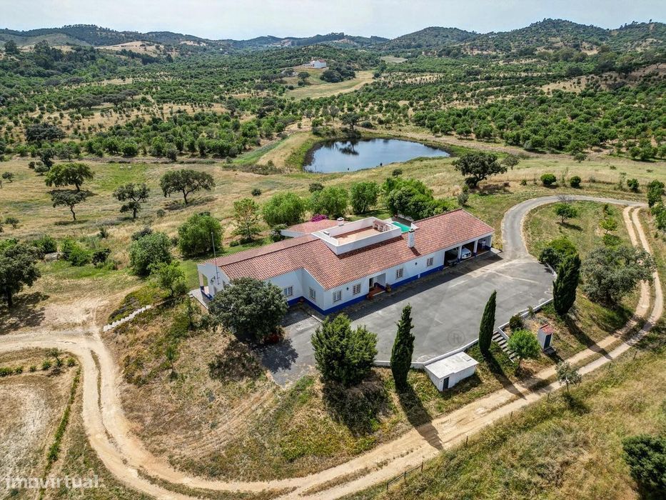 Herdade de Sobro com 93,50 ha, com Monte,  situada em Santa Luzia, Our
