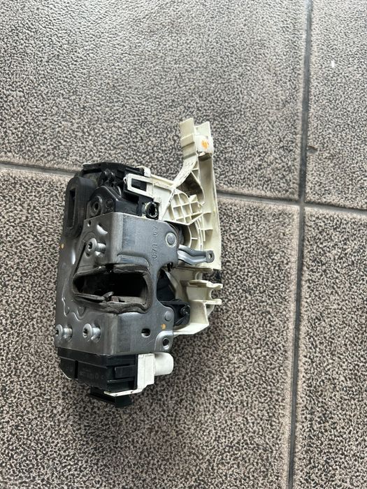 Zamek drzwi przesuwnych Merdes Sprinter 906