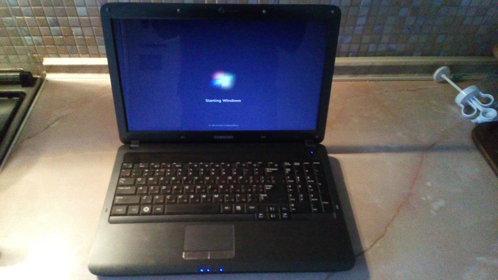 Samsung R523 AMD Athlon™ II Dual-Core P340 (2.2GHz)  6 GB