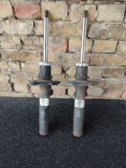 Амортизатор перед стойка перід Фольксваген Гольф 5 Гольф 6