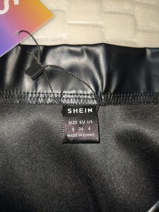 Minissaia Couro Preta