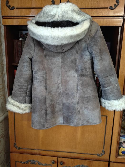 Штучна дублянка сірого кольору