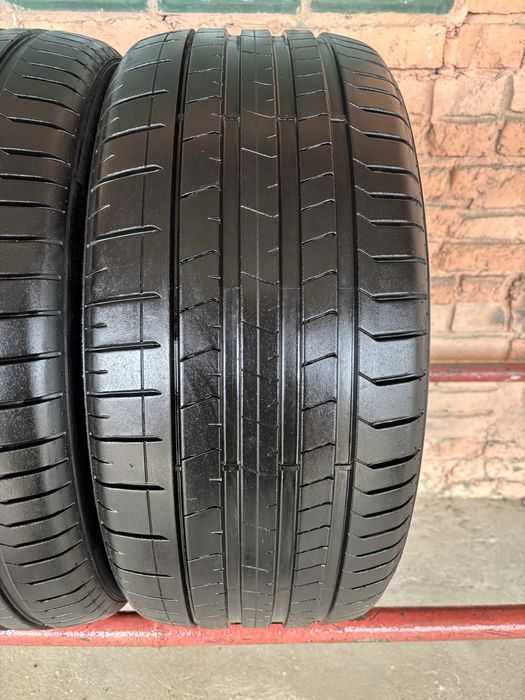 Пара літніх шин 285/40R21 Pirelli P Zero
