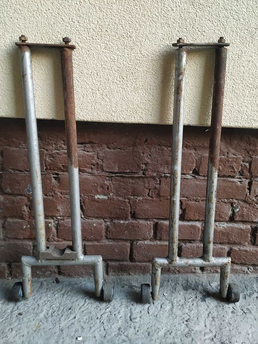 Підставки на колесах для руху швелерів,кругляка дерева та ін. силові