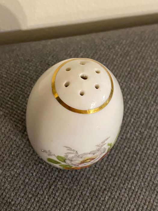 Biała solniczka pamiątka z Majorki Mallorca