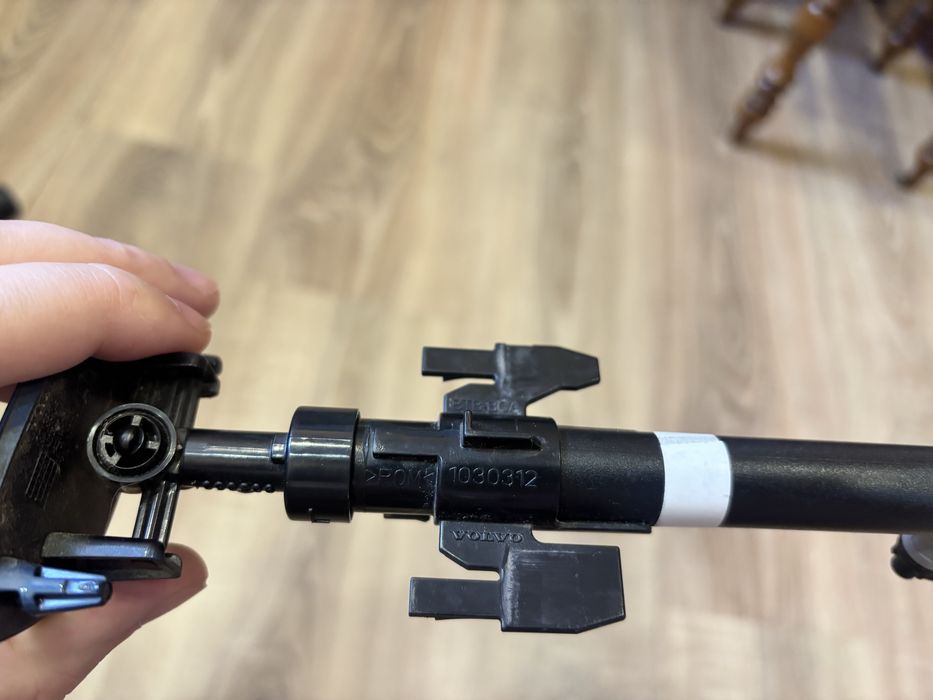 Форсунка омивача фари з кришкою передня ліва Volvo XC40 /32229278