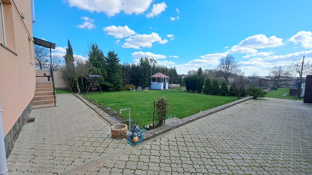 Продаж 2 поверхового будинку