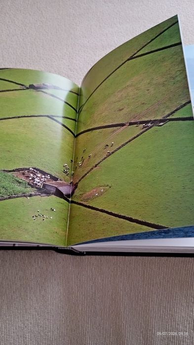 Livro histórico sobre os Açores e Madeira