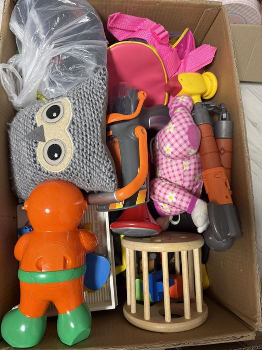 Лот іграшок бу ящик
