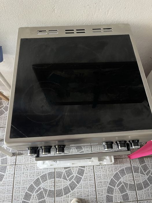 Fogão Elétrico com Placa Vitrocerâmica e Forno Beko