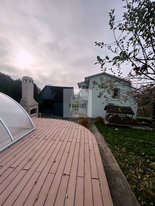 Продам затишний будинок з басейном та зоною відпочинку біля Дністра