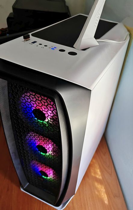 PC Gamer Premium - Ryzen 7 9700X | RTX 5070 Ti | 32GB DDR5 CL28 | B850M | ATX 3.1