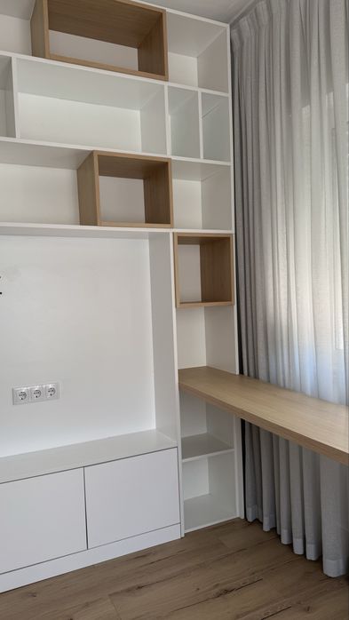 Móvel de sala / TV com arrumação e secretária