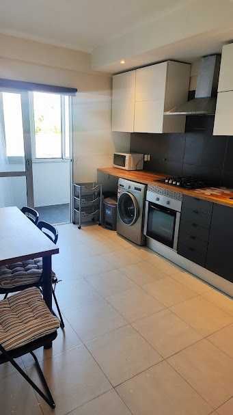 Quarto para arrendar em Odivelas com contrato