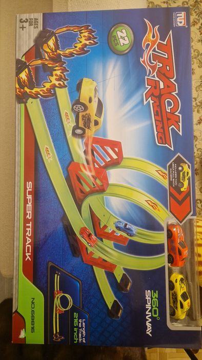 Гоночний трек зі світловими та звуковими ефектами