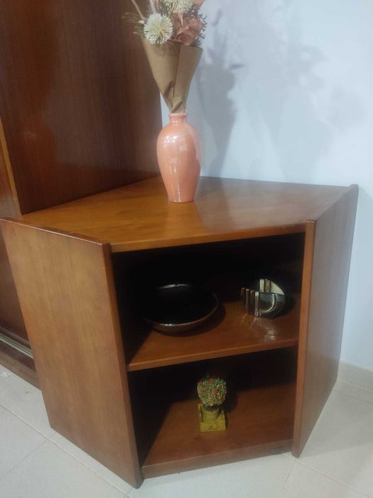 Vendo móvel de madeira de canto