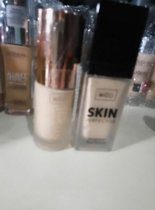 Тональный крем Лореаль.