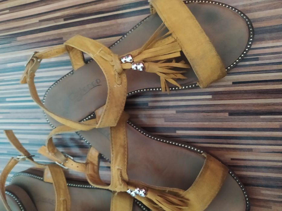 Sandaly dla bliźniaczek r. 36