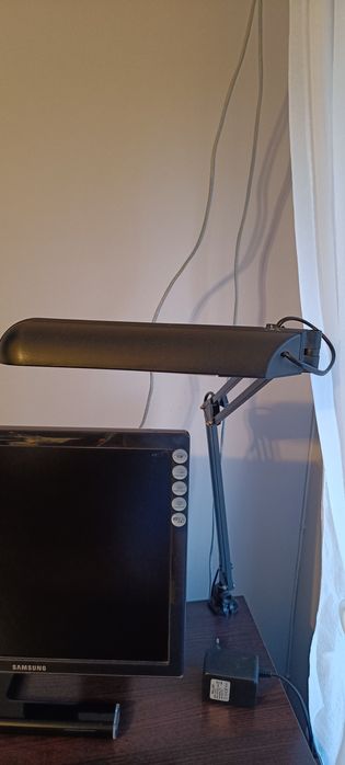 Lampki biurkowe i sufitowe