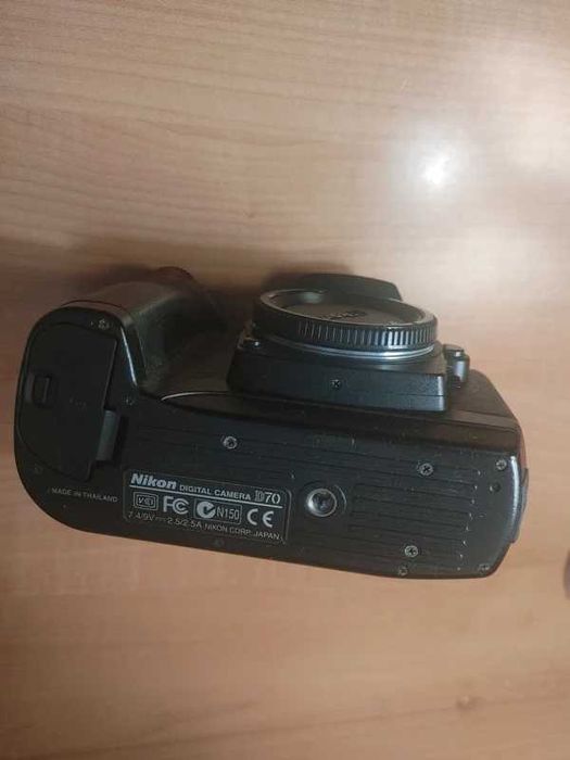 Nikon D70 – Câmara DSLR – Não Testada