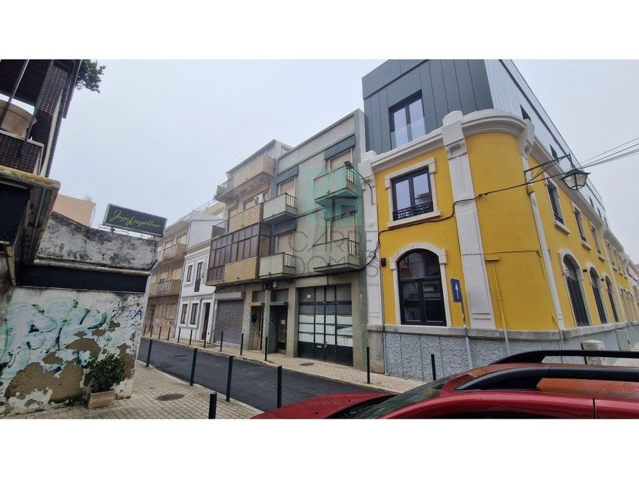 T2 Apartment for Renovation in Vila Franca de Xira
