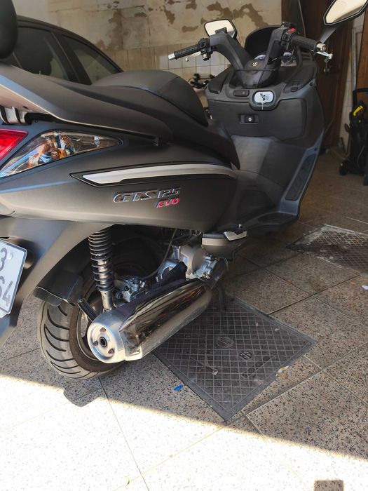Scooter 125 GTS EVO usada em muito bom estado