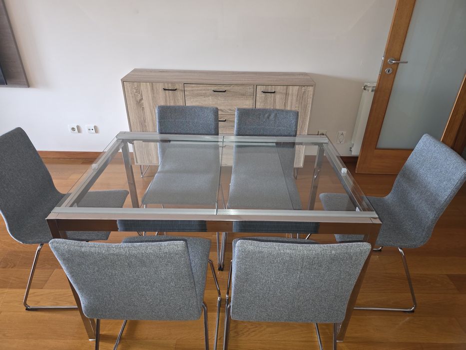Sala de jantar 6 lugares com aparador