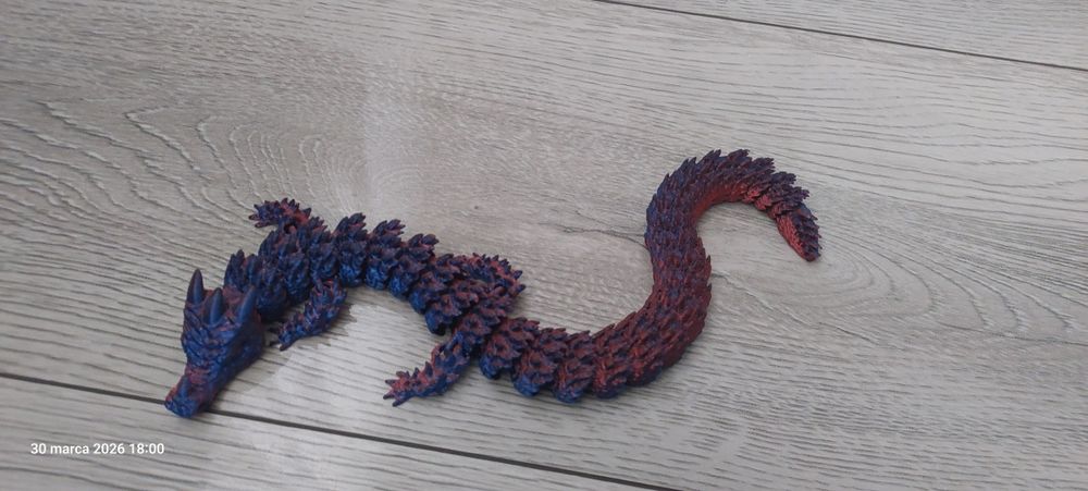 Dragon duży smok mieniący kolorami Kamil